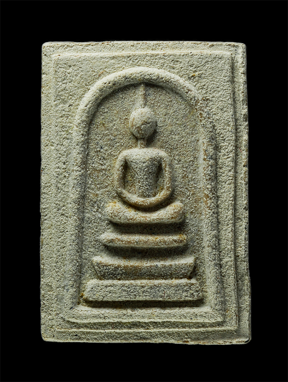 28Jan25 (50)ap.jpg - พระสมเด็จฐาน 3 ชั้น หลังพระปรางค์ 100 ปี วัดอรุณราชวราราม กรุงเทพฯ ปี2534 เนื้อผงพุทธคุณ ผงว่าน พระเก่าสวย มวลสารดี พระเก่าสวย มวลสารดี พร้อมกล่องเดิม [..] | https://kamulet.in.th